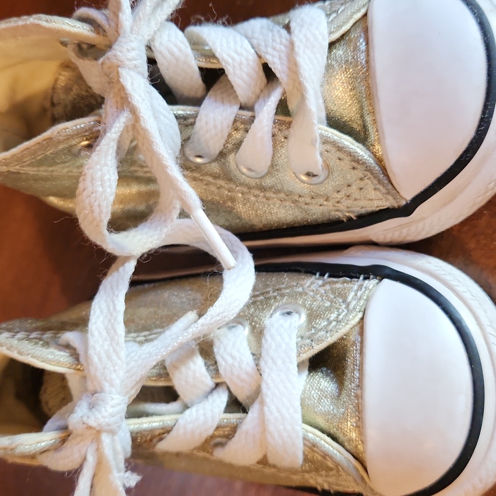 Converse Gold Shimmering Toddler High-Tops Size 3 - Picture 9 of 16
